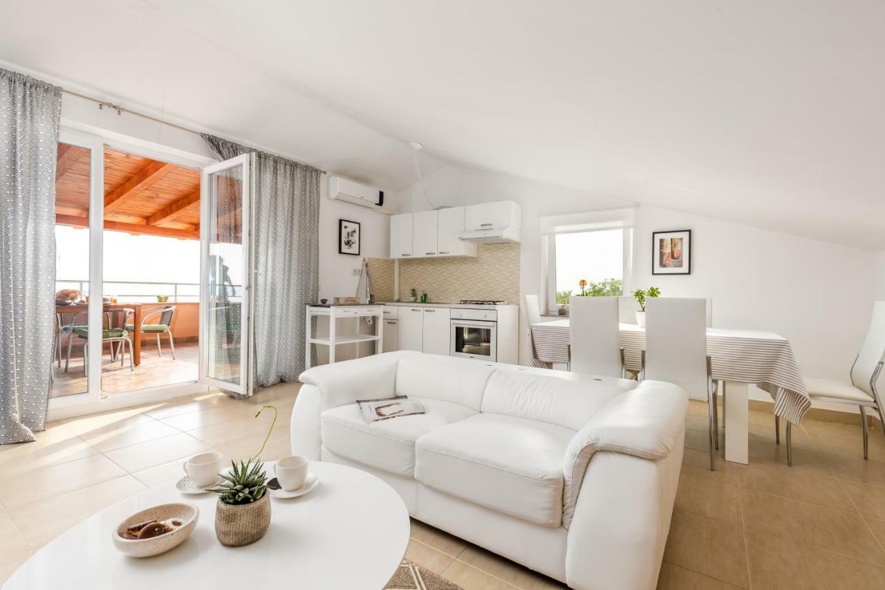 Ferienwohnung Julija Dramalj Exterior foto